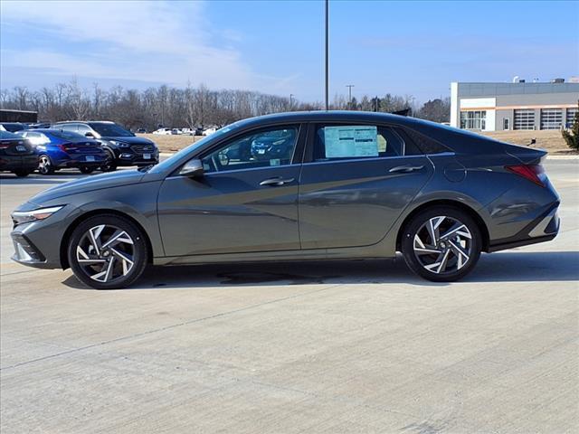 2025 Hyundai ELANTRA Vehicle Photo in Peoria, IL 61615