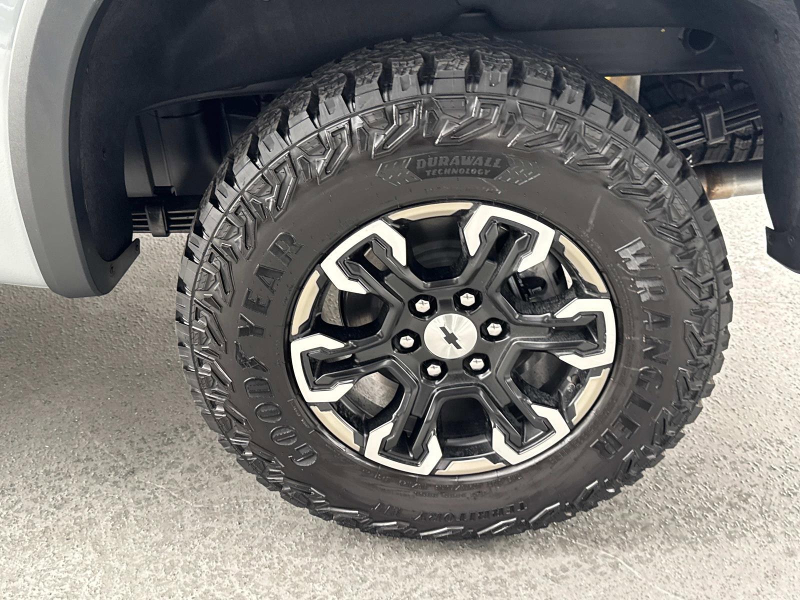 2025 Chevrolet Silverado 1500 Vehicle Photo in LOS ANGELES, CA 90007-3794