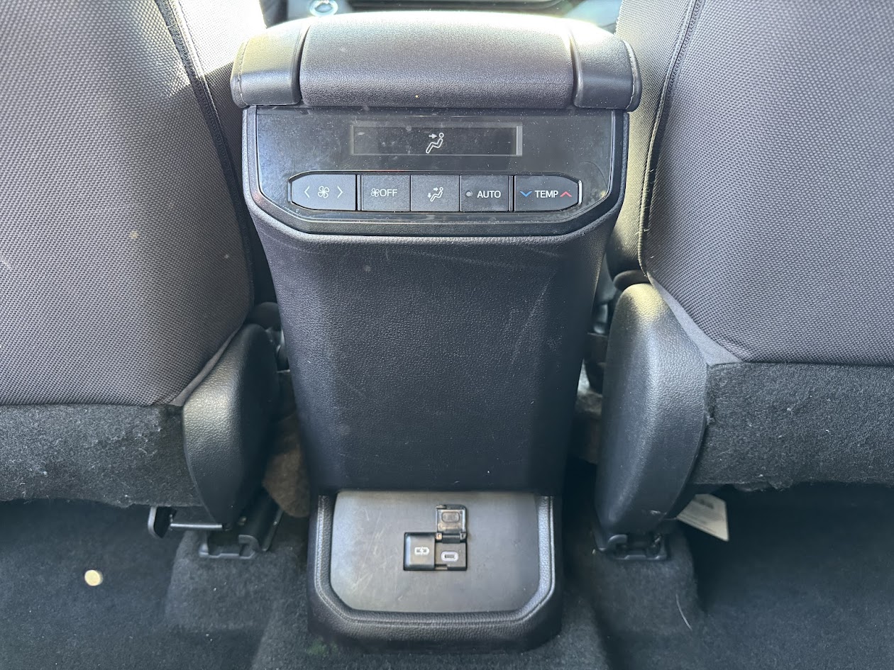 2023 Toyota Highlander Vehicle Photo in BOONVILLE, IN 47601-9633