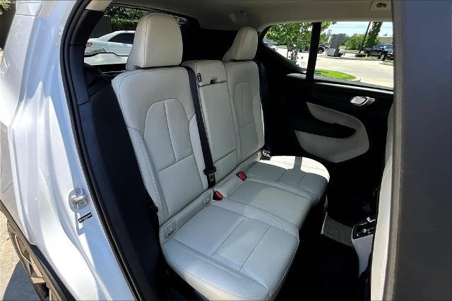 2025 Volvo XC40 Vehicle Photo in Houston, TX 77007