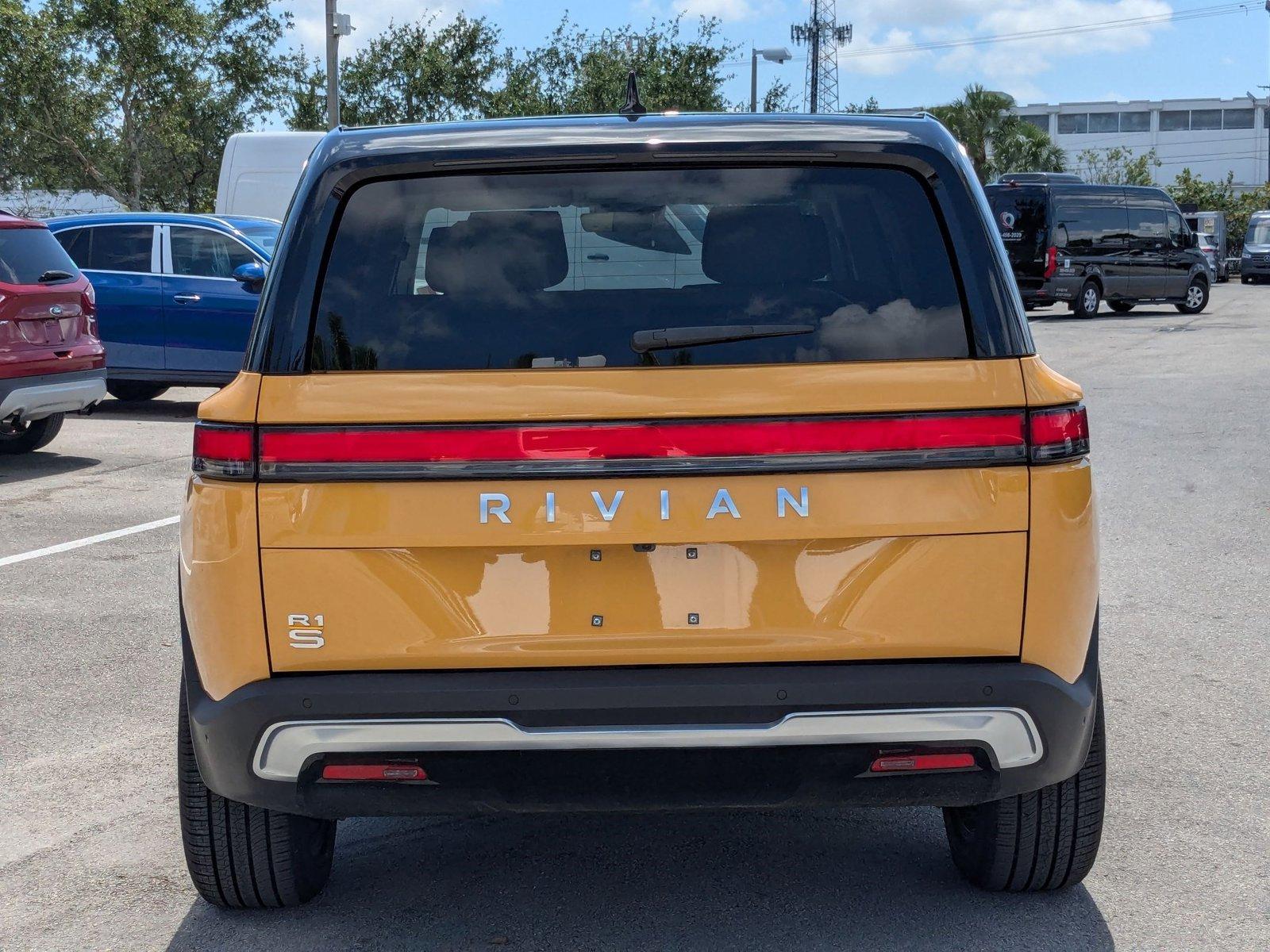 2023 Rivian R1S Vehicle Photo in Miami, FL 33169