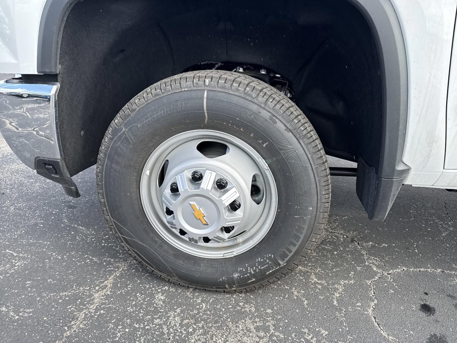 2025 Chevrolet Silverado 3500 HD Chassis Cab Vehicle Photo in GEORGETOWN, TX 78626-7508