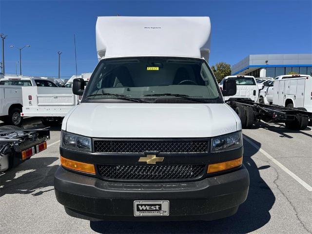 2024 Chevrolet Express Cutaway 3500 Vehicle Photo in ALCOA, TN 37701-3235