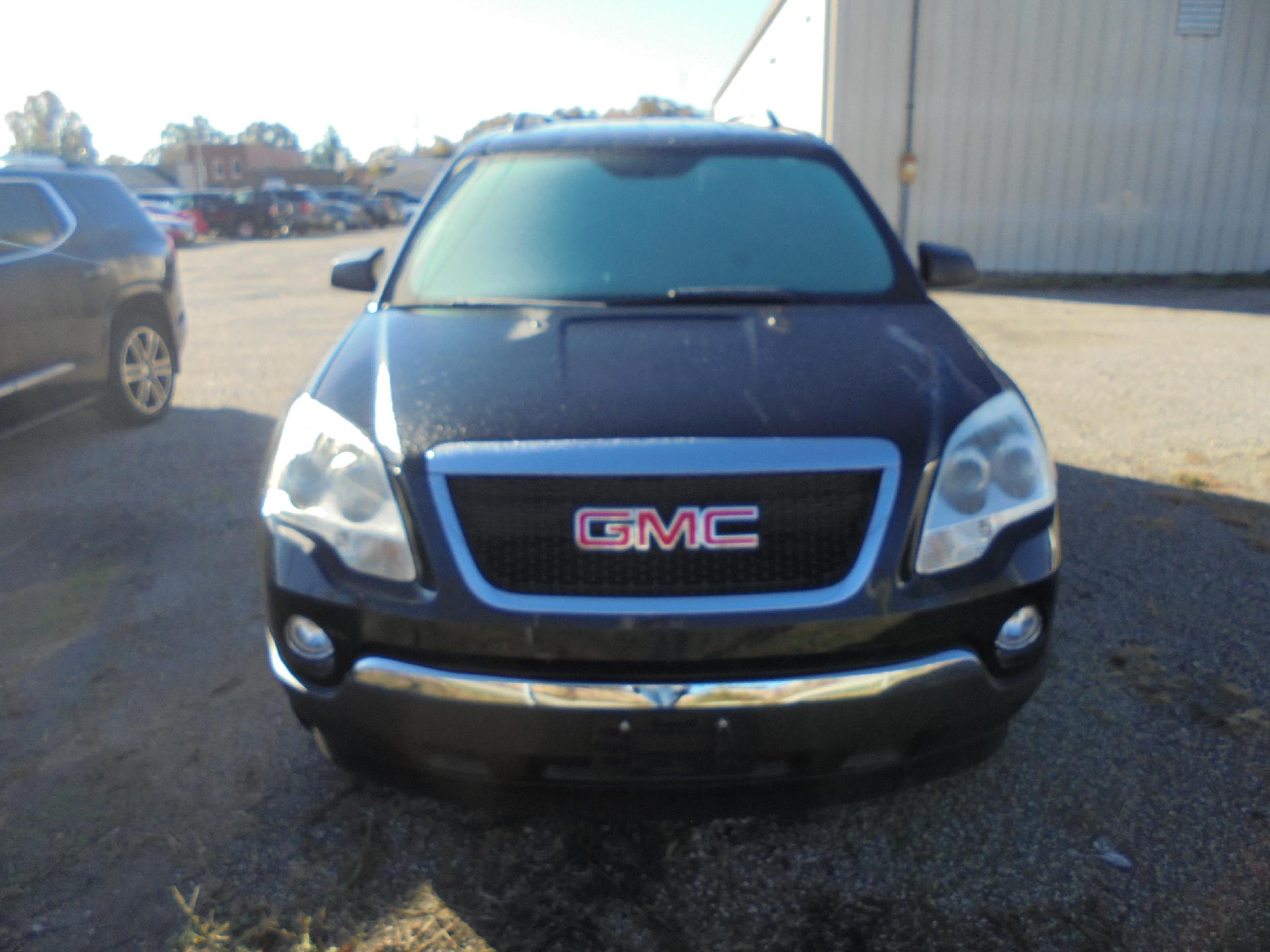 2011 GMC Acadia SLE photo 2