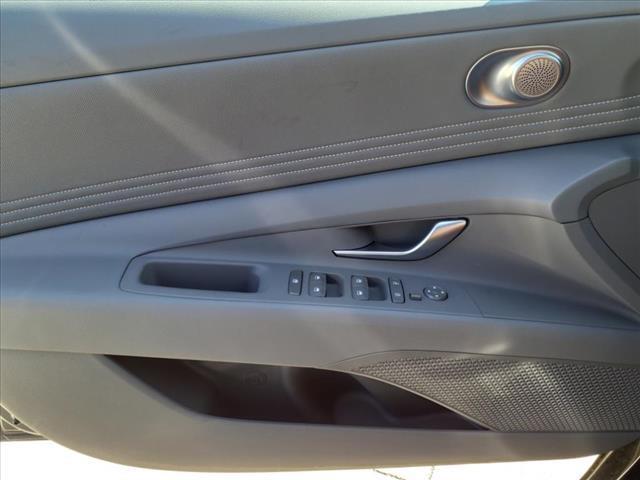 2024 Hyundai ELANTRA Vehicle Photo in Peoria, IL 61615