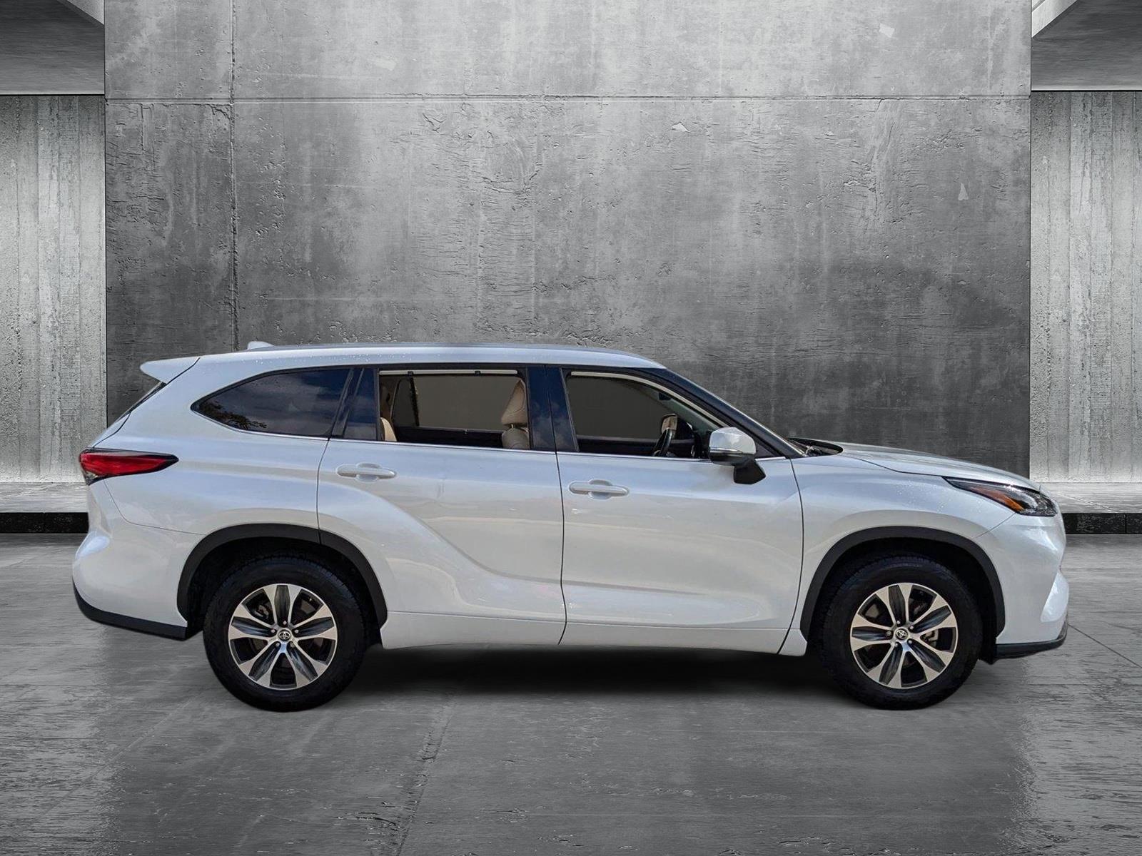 2022 Toyota Highlander Vehicle Photo in West Palm Beach, FL 33417