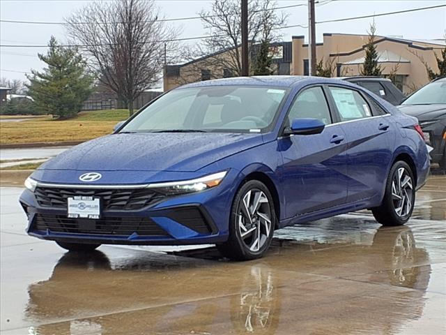 2024 Hyundai ELANTRA Vehicle Photo in Peoria, IL 61615