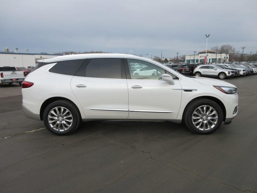 Used 2018 Buick Enclave Premium with VIN 5GAERCKW2JJ164765 for sale in Collinsville, IL