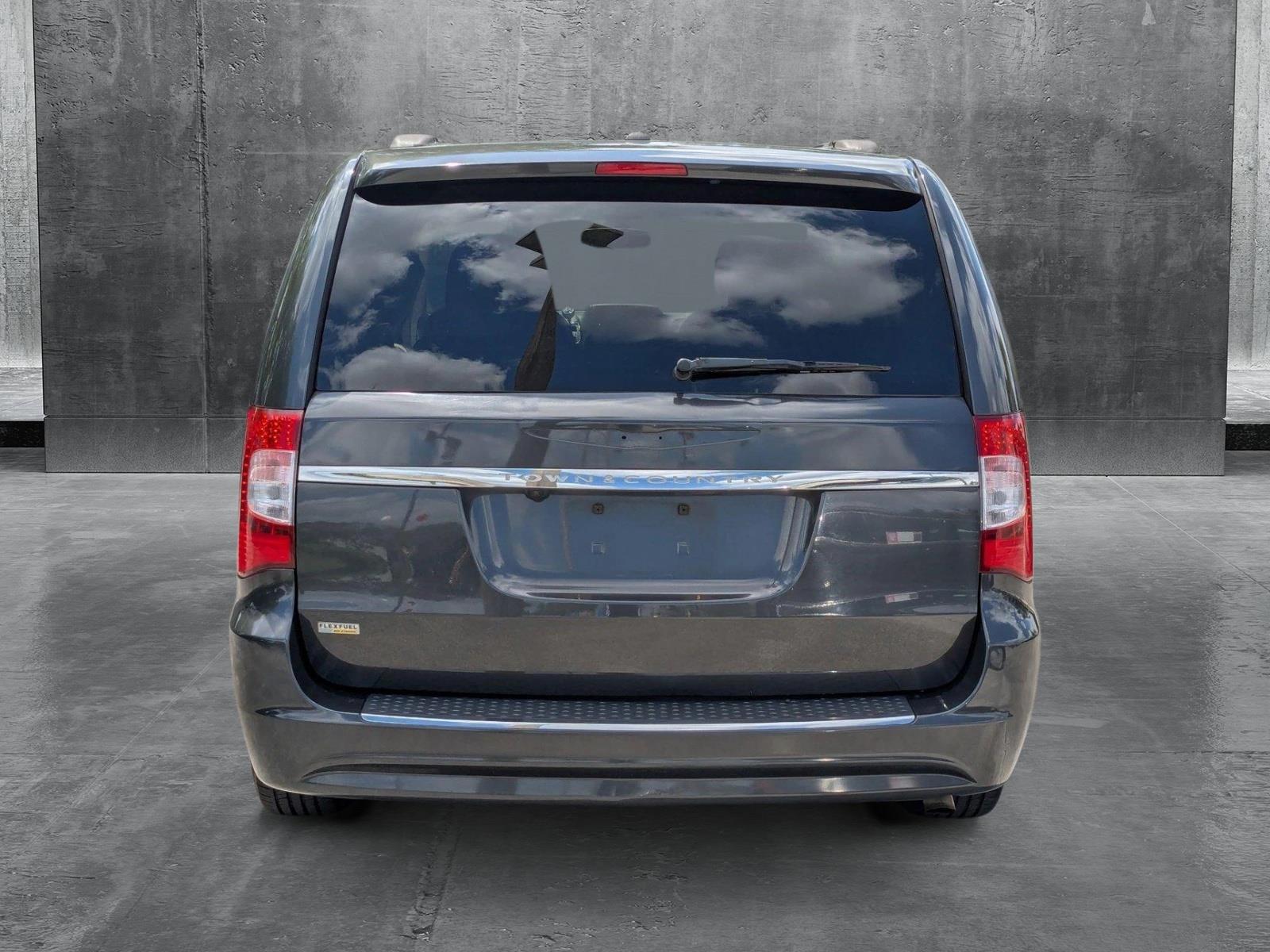 2012 Chrysler Town & Country Vehicle Photo in PEMBROKE PINES, FL 33024-6534