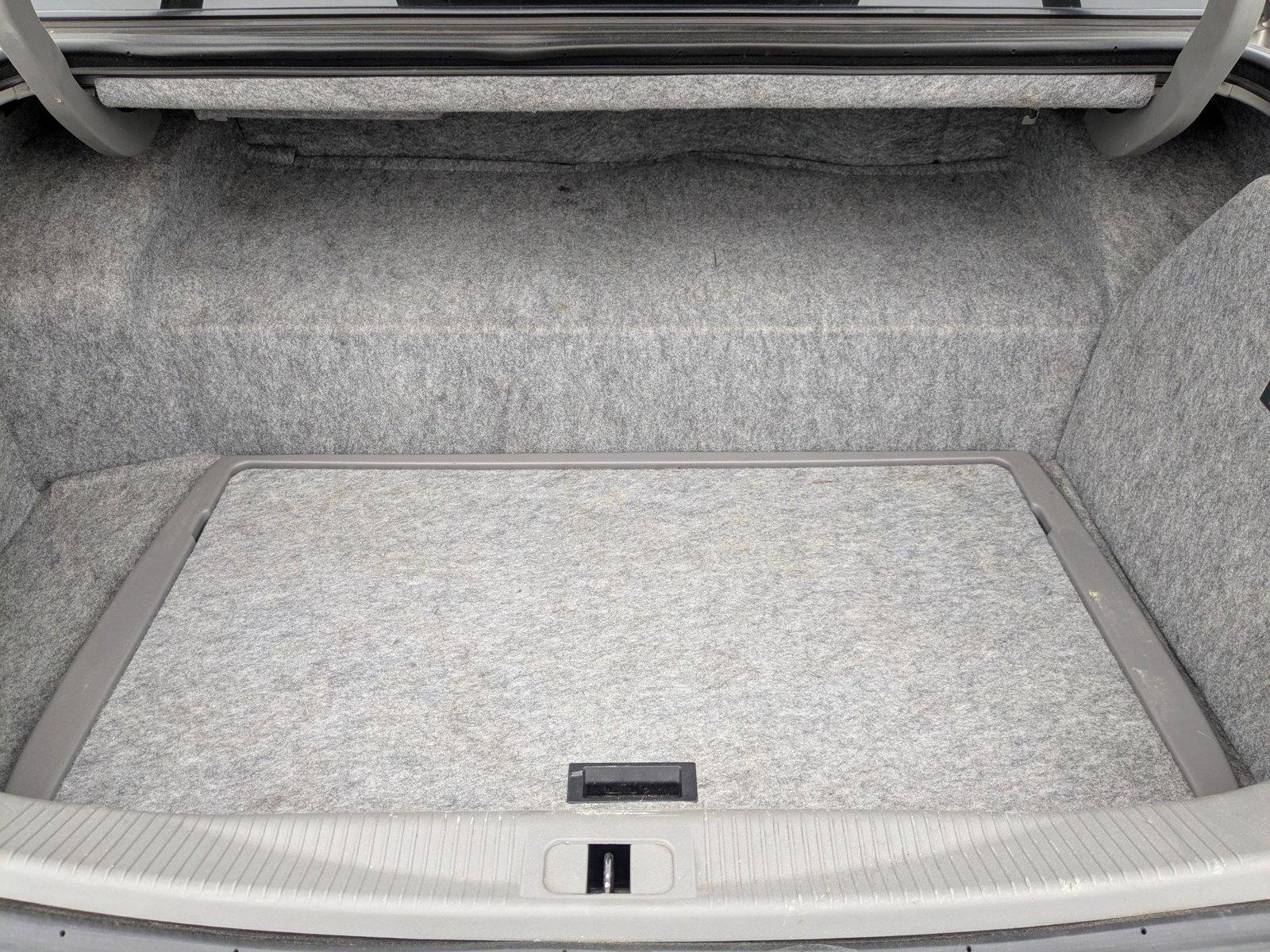 2003 Lincoln Town Car Vehicle Photo in VALENCIA, CA 91355-1705