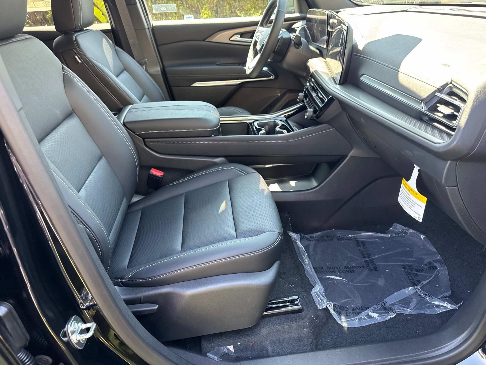 2025 Chevrolet Traverse Vehicle Photo in LOS ANGELES, CA 90007-3794