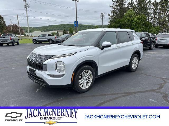 2022 Mitsubishi Outlander Vehicle Photo in TULLY, NY 13159-3159