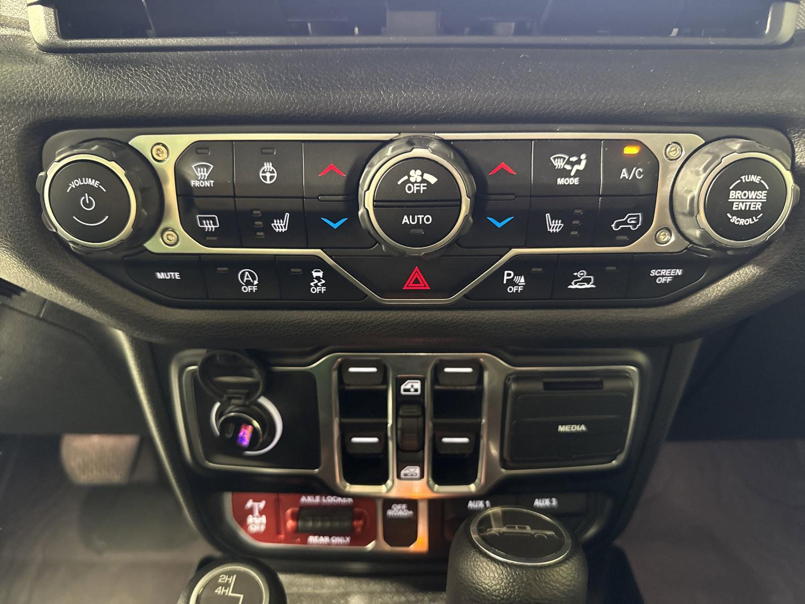2024 Jeep Gladiator Vehicle Photo in GEORGETOWN, TX 78626-7508