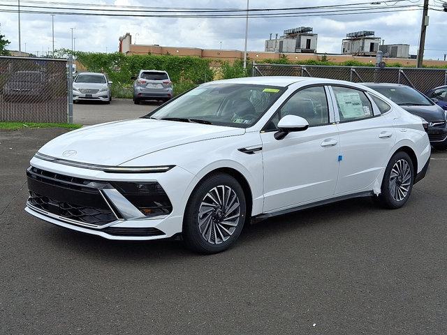 2025 Hyundai SONATA Hybrid Vehicle Photo in Philadelphia, PA 19116