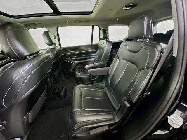2022 Jeep Grand Cherokee L Vehicle Photo in Doylsetown, PA 18901