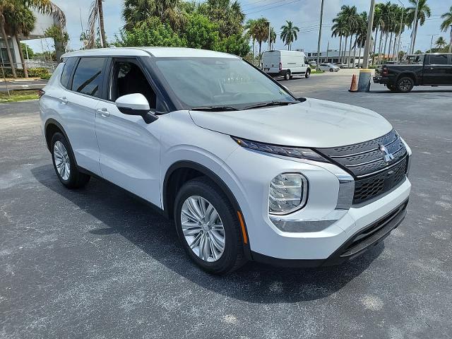 2024 Mitsubishi Outlander Vehicle Photo in LIGHTHOUSE POINT, FL 33064-6849