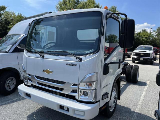 2025 Chevrolet Low Cab Forward 4500 Vehicle Photo in ALCOA, TN 37701-3235