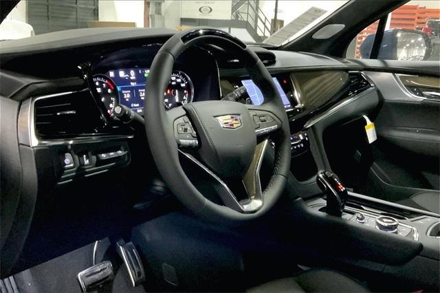 2025 Cadillac XT6 Vehicle Photo in KANSAS CITY, MO 64114-4545