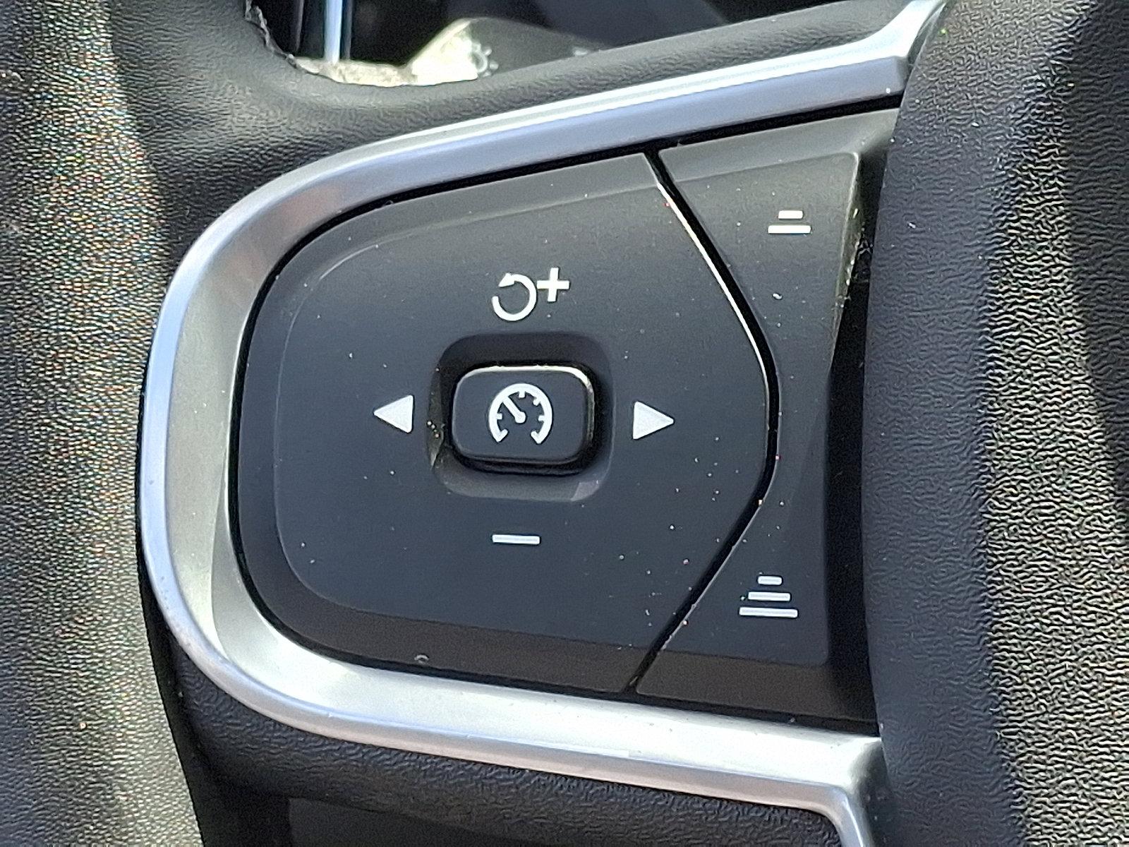 2022 Volvo XC60 Vehicle Photo in Trevose, PA 19053
