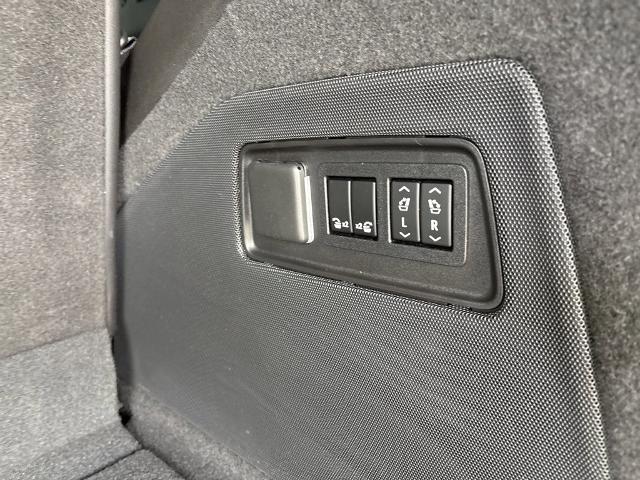 2022 Cadillac Escalade Vehicle Photo in MANHATTAN, KS 66502-5036