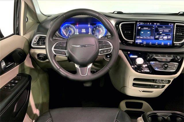 2022 Chrysler Pacifica Vehicle Photo in KANSAS CITY, MO 64114-4502