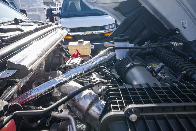 2023 Chevrolet Silverado Chassis Cab Vehicle Photo in VENTURA, CA 93003-8585