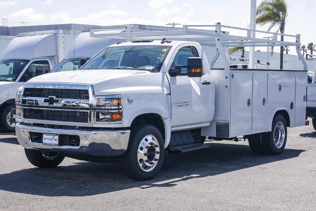 2023 Chevrolet Silverado Chassis Cab Vehicle Photo in VENTURA, CA 93003-8585