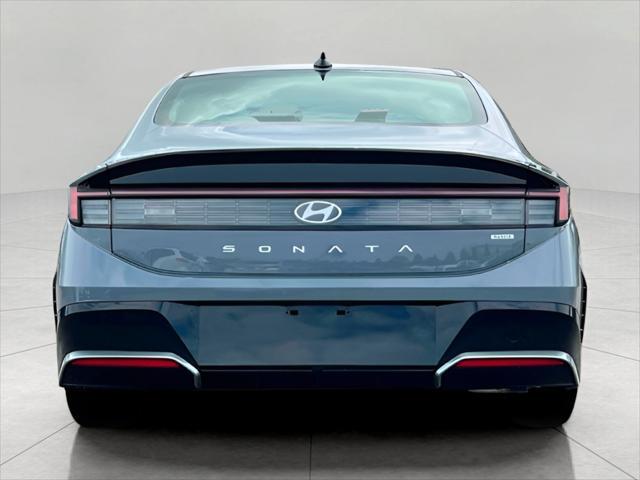 2025 Hyundai SONATA Hybrid Vehicle Photo in Green Bay, WI 54304