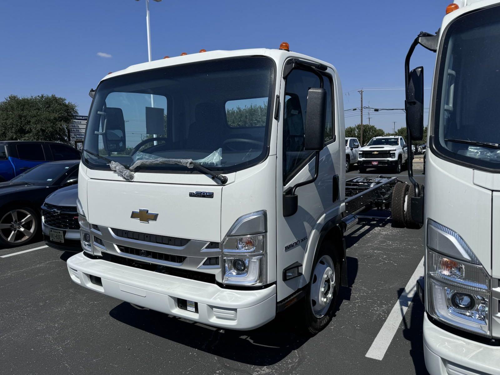 2025 Chevrolet Low Cab Forward 5500 XG Vehicle Photo in GEORGETOWN, TX 78626-7508