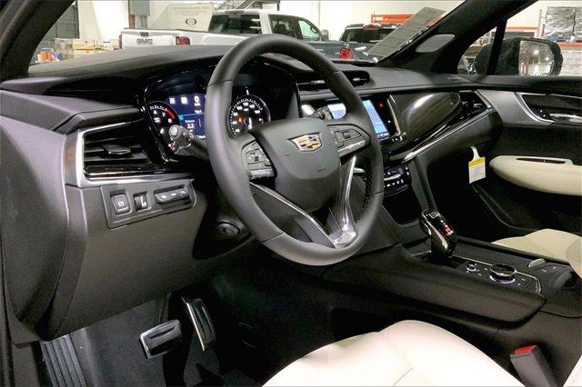 2025 Cadillac XT6 Vehicle Photo in KANSAS CITY, MO 64114-4545