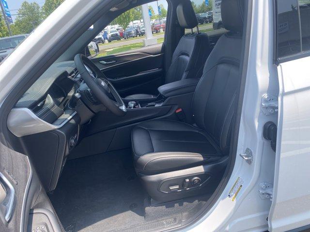 2025 Jeep Grand Cherokee L Vehicle Photo in Doylsetown, PA 18901