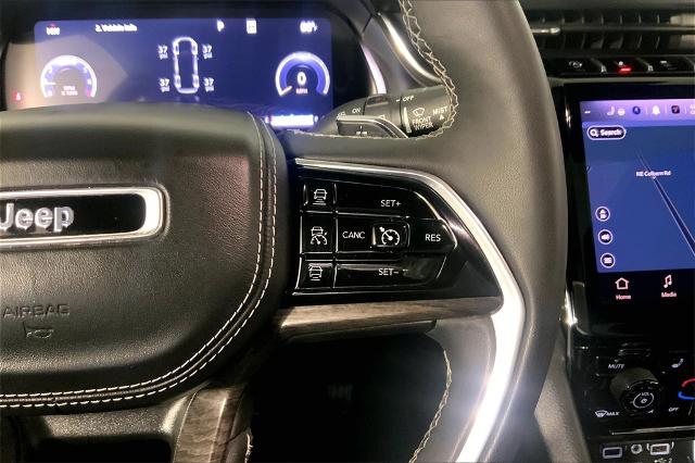 2023 Jeep Grand Cherokee L Vehicle Photo in Lees Summit, MO 64086