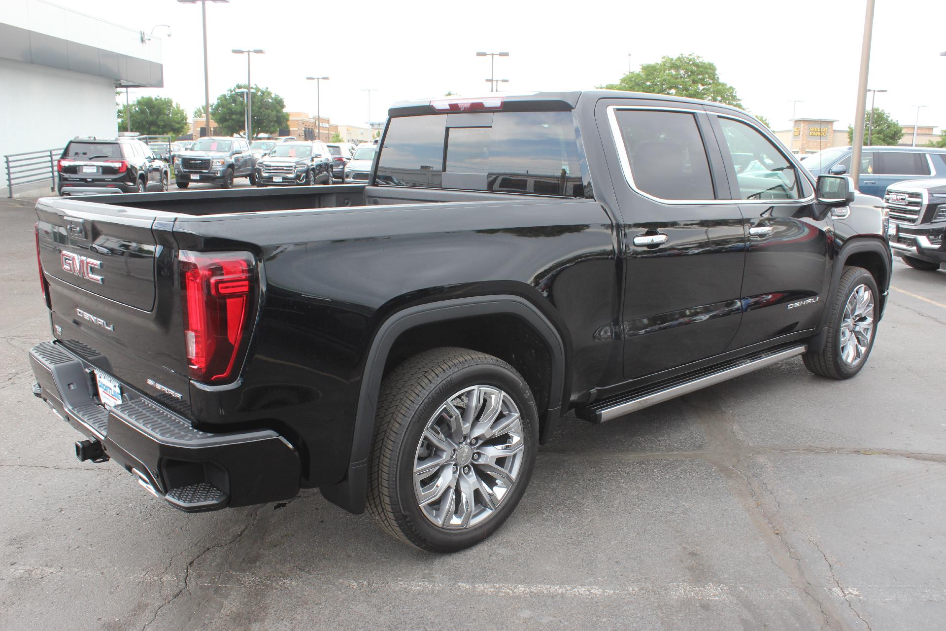 2025 GMC Sierra 1500 Vehicle Photo in AURORA, CO 80012-4011