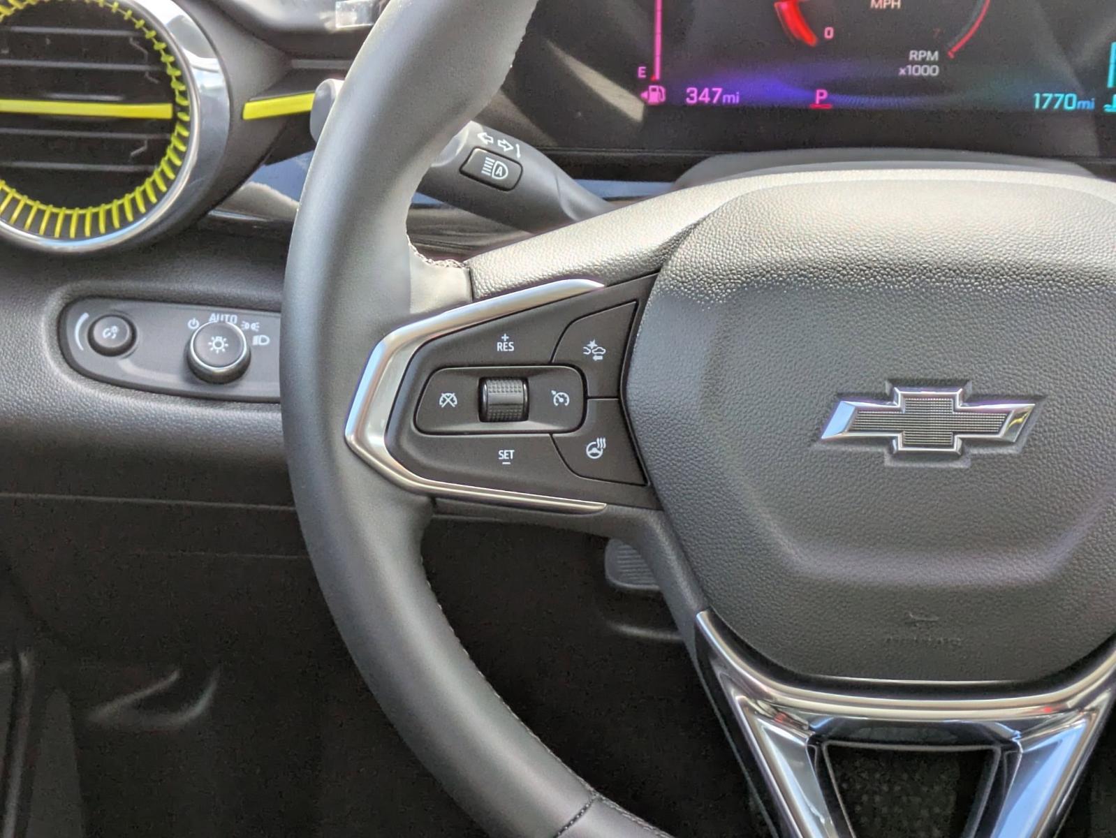 2025 Chevrolet Trax Vehicle Photo in SELMA, TX 78154-1460