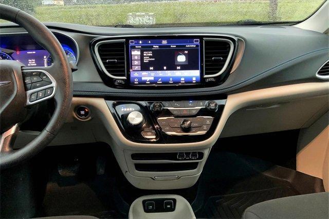 2021 Chrysler Pacifica Vehicle Photo in TOPEKA, KS 66609-0000