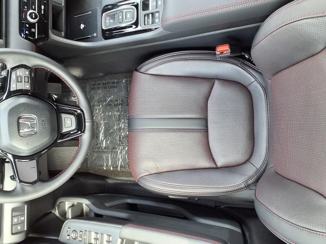2025 Honda Pilot Vehicle Photo in Oshkosh, WI 54904