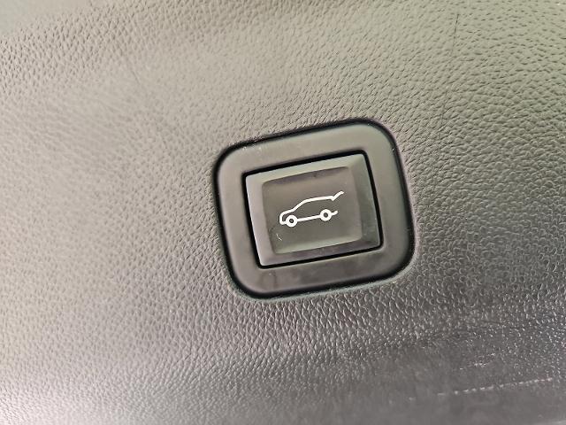 2023 Chevrolet Suburban Vehicle Photo in TREVOSE, PA 19053-4984