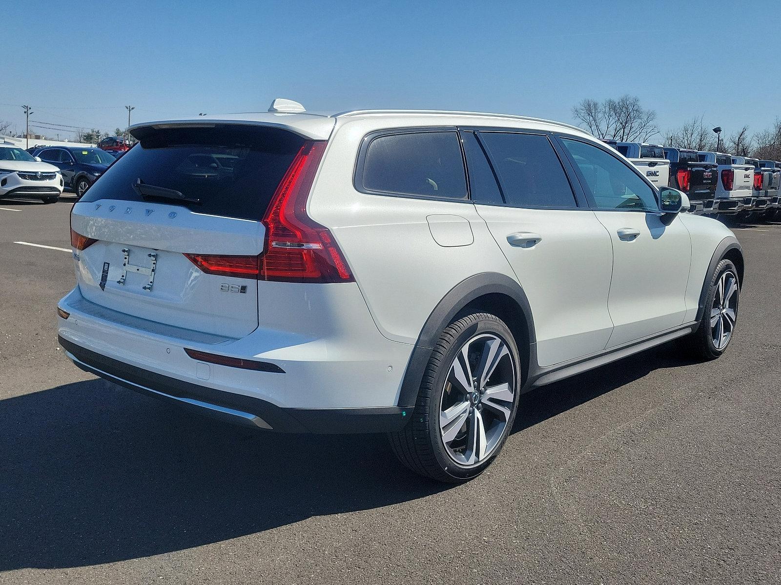 2024 Volvo V60 Cross Country Vehicle Photo in Trevose, PA 19053