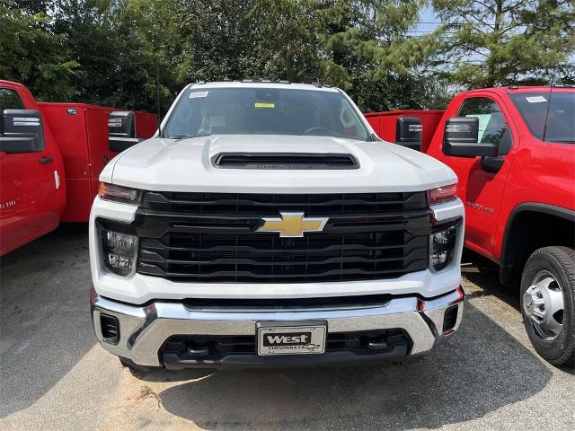 2024 Chevrolet Silverado 3500 HD Chassis Cab Vehicle Photo in ALCOA, TN 37701-3235