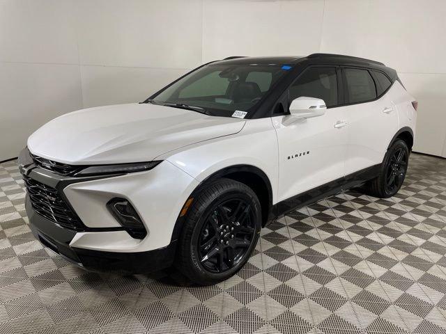 2025 Chevrolet Blazer Vehicle Photo in PHOENIX, AZ 85014-3381
