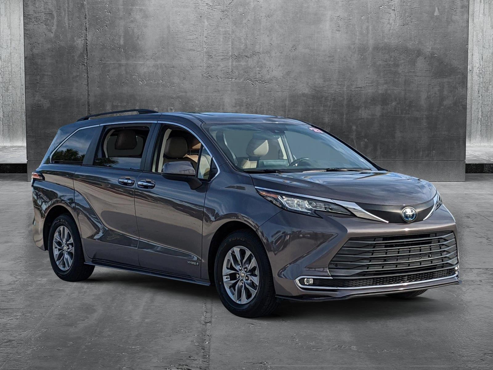 2021 Toyota Sienna Vehicle Photo in Davie, FL 33331