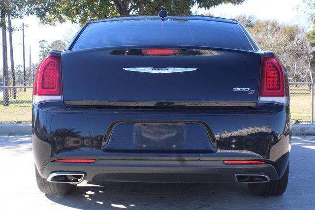 2015 Chrysler 300 Vehicle Photo in HOUSTON, TX 77090