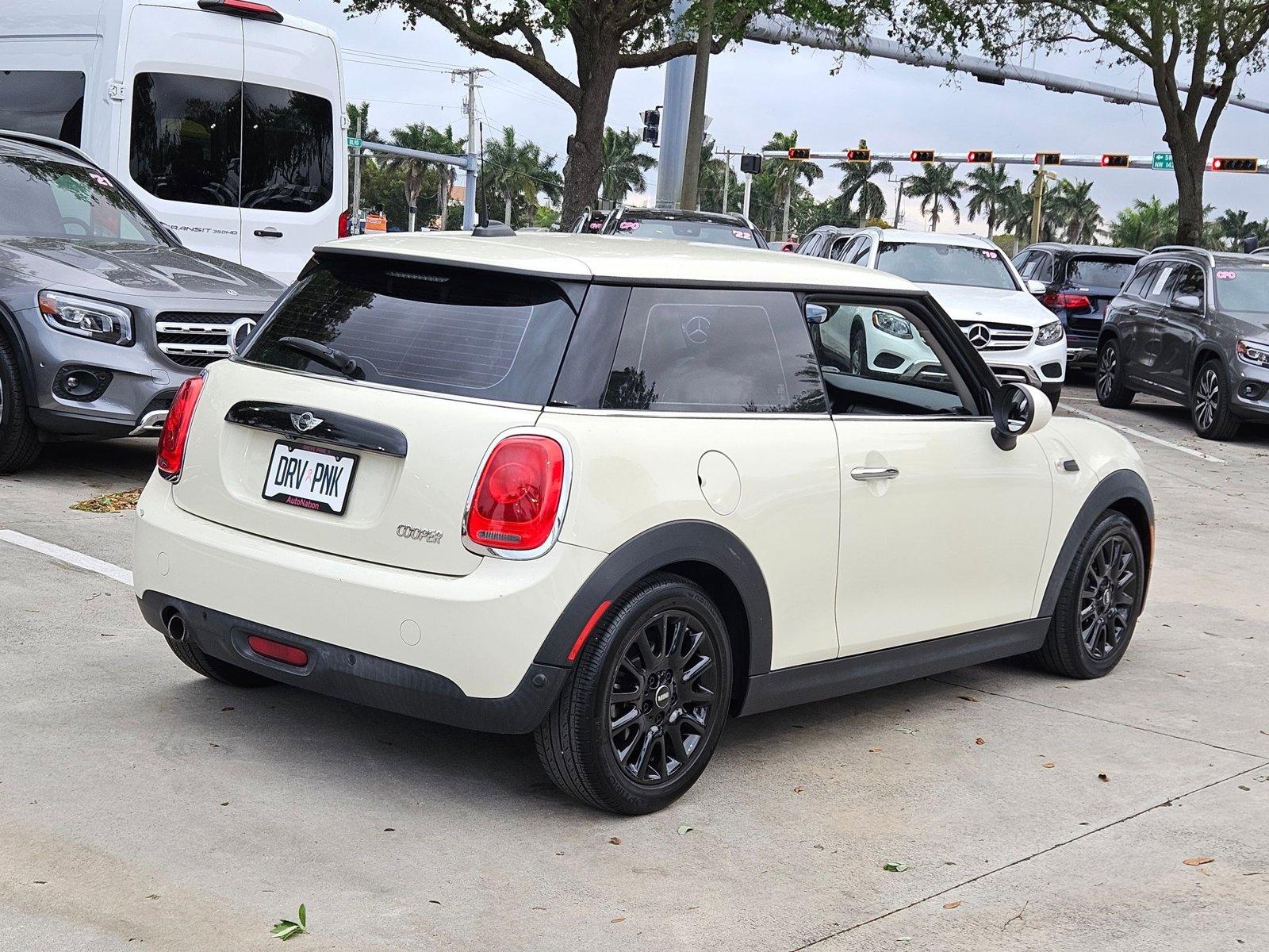 2018 MINI Cooper Hardtop 2 Door Vehicle Photo in Pembroke Pines , FL 33027
