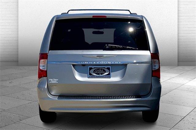 2016 Chrysler Town & Country Vehicle Photo in TOPEKA, KS 66609-0000