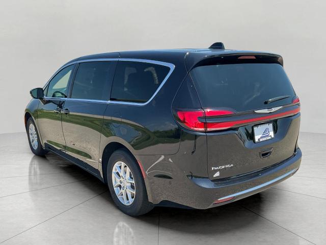 2025 Chrysler Pacifica Vehicle Photo in Kaukauna, WI 54130