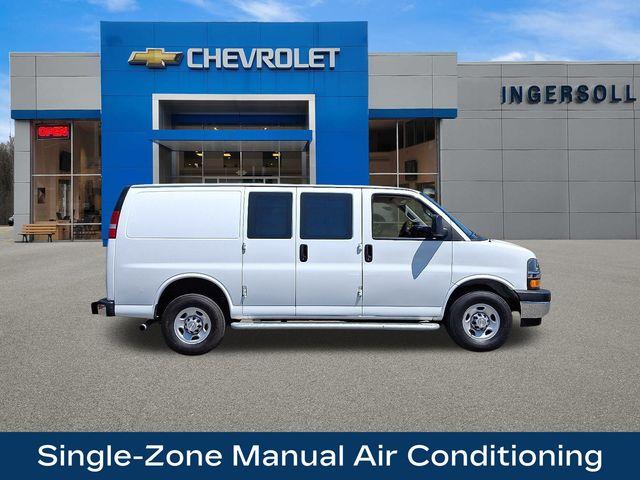 2023 Chevrolet Express Cargo 2500 Vehicle Photo in PAWLING, NY 12564-3219