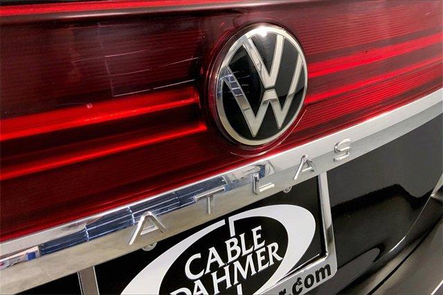 2024 Volkswagen Atlas Vehicle Photo in INDEPENDENCE, MO 64055-1314