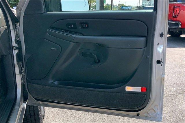 2004 Chevrolet Silverado 2500 HD Vehicle Photo in INDEPENDENCE, MO 64055-1377