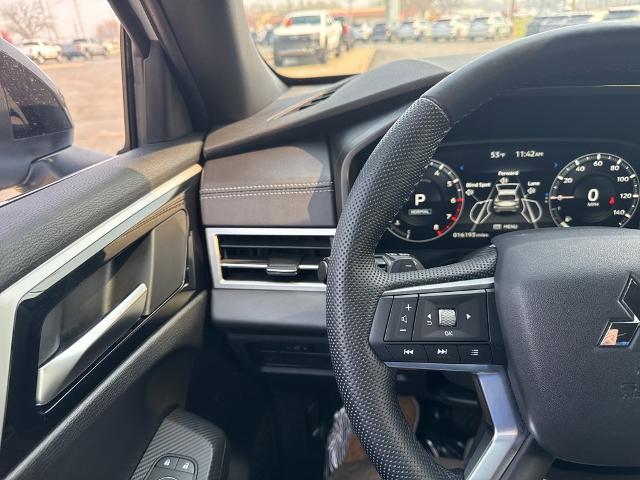 2023 Mitsubishi Outlander Vehicle Photo in MANHATTAN, KS 66502-5036