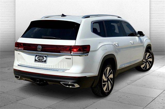 2024 Volkswagen Atlas Vehicle Photo in KANSAS CITY, MO 64114-4545
